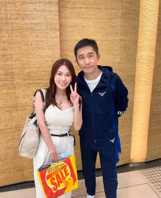 波波黃婧靈24歲生日 獲偶像梁朝偉加持 除罩輕攬 興奮到唔捨得沖涼