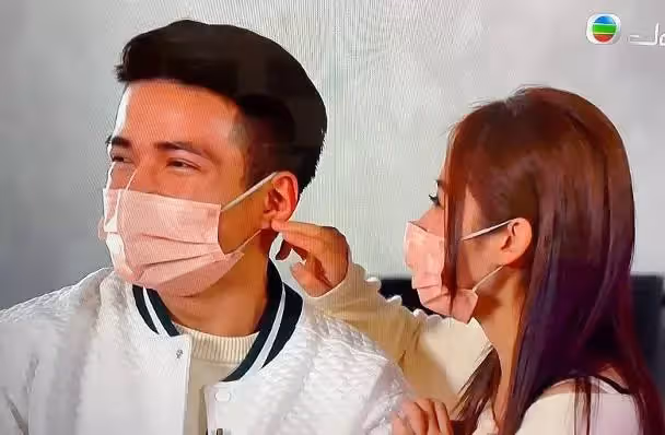 波波黃婧靈24歲生日 獲偶像梁朝偉加持 除罩輕攬 興奮到唔捨得沖涼