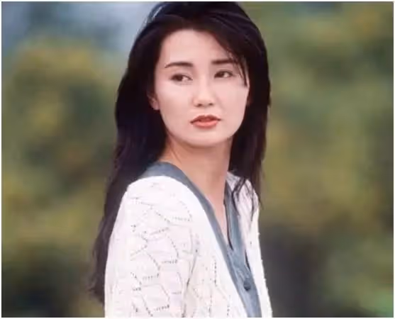52歲「靚絕TVB」李婉華近況罕曝光，素顔出鏡身材逆天，17嵗女兒清秀高挑像爸爸，11嵗雙胞胎仔仔圓臉嘟嘟超可愛