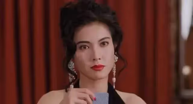 52歲「靚絕TVB」李婉華近況罕曝光，素顔出鏡身材逆天，17嵗女兒清秀高挑像爸爸，11嵗雙胞胎仔仔圓臉嘟嘟超可愛