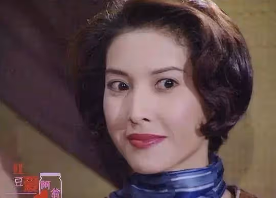 52歲「靚絕TVB」李婉華近況罕曝光，素顔出鏡身材逆天，17嵗女兒清秀高挑像爸爸，11嵗雙胞胎仔仔圓臉嘟嘟超可愛