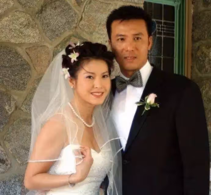 52歲「靚絕TVB」李婉華近況罕曝光，素顔出鏡身材逆天，17嵗女兒清秀高挑像爸爸，11嵗雙胞胎仔仔圓臉嘟嘟超可愛