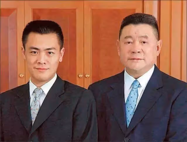 身為劉鑾雄的太子,他與風流老爸不一樣,不接班,向大學捐款5千萬!