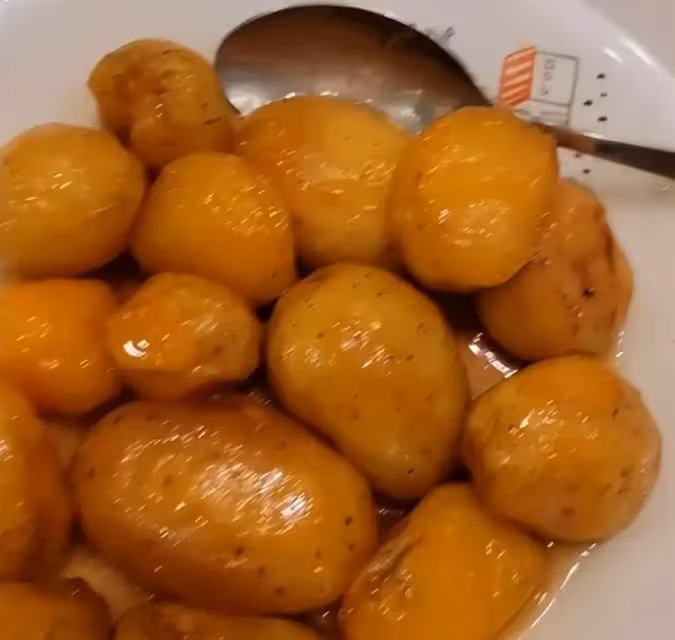 陳茵媺親自下廚烹飪新鮮龍蝦 與陳豪孩子開心享受豐盛晚餐