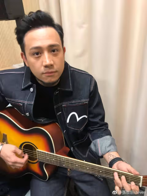 香港渣男歌手為3歲兒子慶生,不經意曝第三胎性別,與妻子險離婚