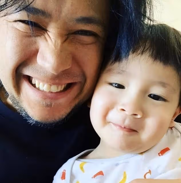 香港渣男歌手為3歲兒子慶生,不經意曝第三胎性別,與妻子險離婚