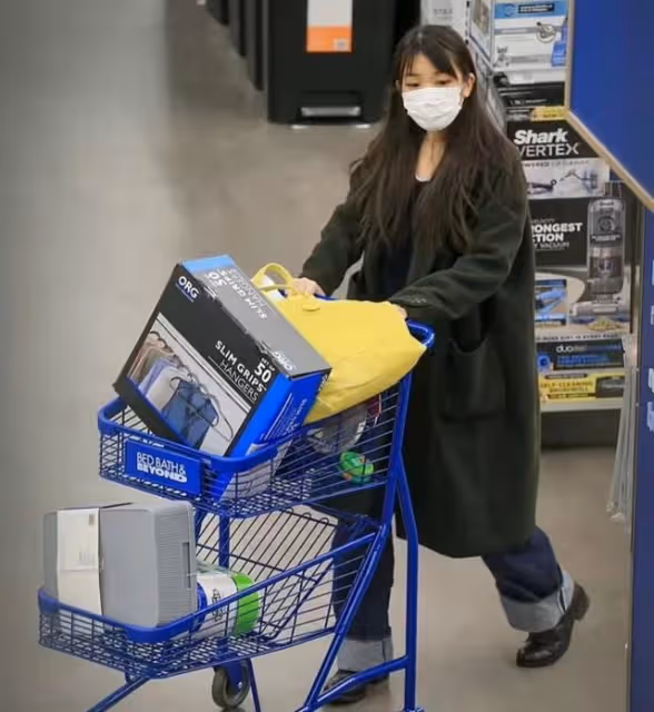 真子開始工作了,在博物館擔任無償志願者,距家10分鐘車程