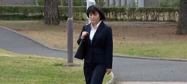 真子開始工作了,在博物館擔任無償志願者,距家10分鐘車程