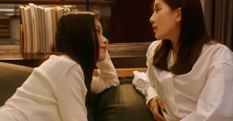 小姑子未婚先孕，全家逼問男友是誰，她含淚說出名字，我婚姻結束
