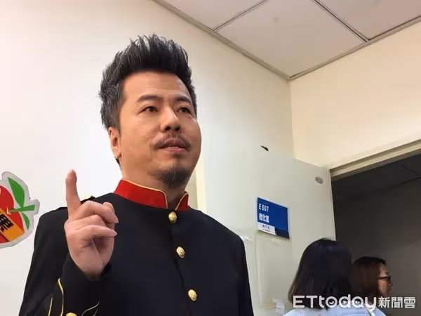 夫妻隔離受困上海！黃國倫驚曝「暴瘦13公斤」一天只吃一餐　曝緊張氛圍「國台辦緊急關切」