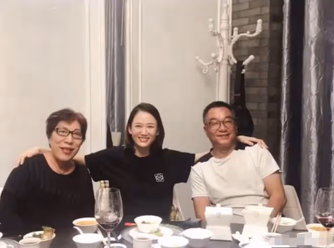 喬任梁爸媽曬上海隔離生活，一頓吃三菜一湯，喪子多年惹網友心疼