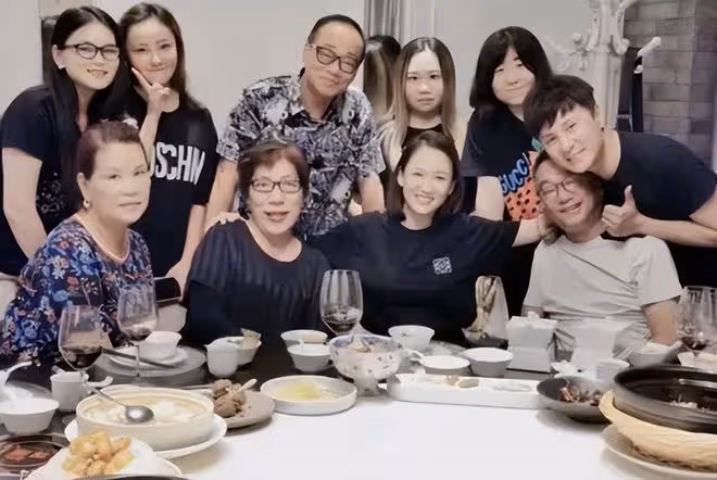 喬任梁爸媽曬上海隔離生活，一頓吃三菜一湯，喪子多年惹網友心疼