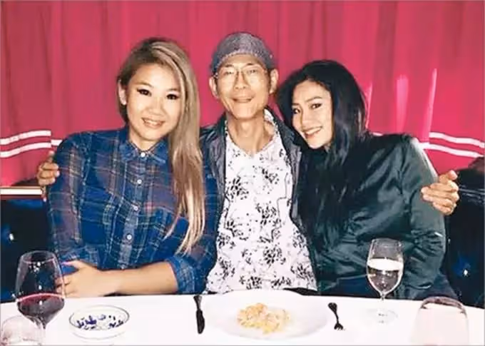 鄭少秋4個女兒近照罕曝光,30嵗鄭詠恩性感漂亮,長女鄭安儀斯文清秀,麼女鄭詠曦低調溫柔,網友:秋官好福氣