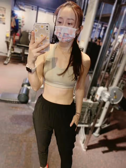 產後好難瘦!35歲女星「肚子大到撐破褲子」被經紀人狂嫌 吐鏟肉辛酸史「成功瘦成女神」媽媽變姊姊❤️