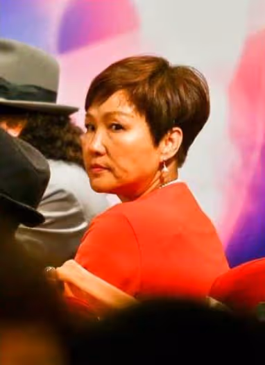 分開前妻30年!張菲坦言「兩人相處像家人」參與家族大事 媳婦笑曝光「公婆私下互動」
