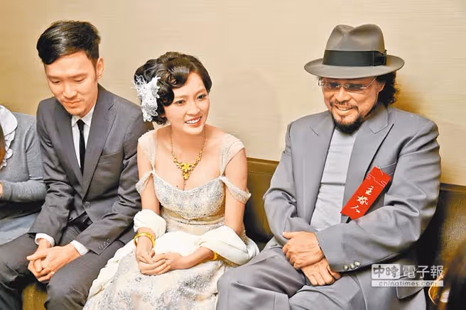 分開前妻30年!張菲坦言「兩人相處像家人」參與家族大事 媳婦笑曝光「公婆私下互動」