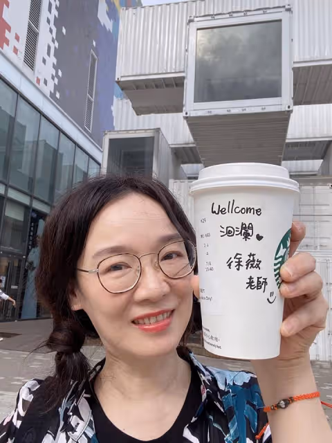 天后背後的男人！徐薇曝「潛入公司倒追尪」放話：最好馬上結婚　對方甘願「為愛辭職打拚」30年感情甜蜜