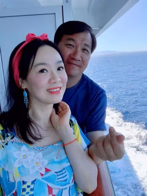 天后背後的男人！徐薇曝「潛入公司倒追尪」放話：最好馬上結婚　對方甘願「為愛辭職打拚」30年感情甜蜜