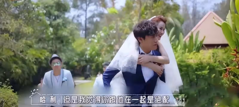 伊能靜曬女兒跳舞,秦昊作伴父女倆配合默契,5歲小米粒氣質出眾,附文道:宅在家裡的日常