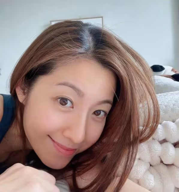 期待！TVB當紅女星與12年前「老公」再續前緣，二人樣貌竟無變化