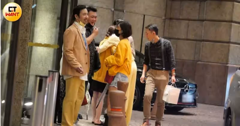 婚內出軌16次!李進良又被目擊「當街摟妹」女兒冷眼站一旁 小禎曾崩潰喊「我沒林鳳嬌偉大」