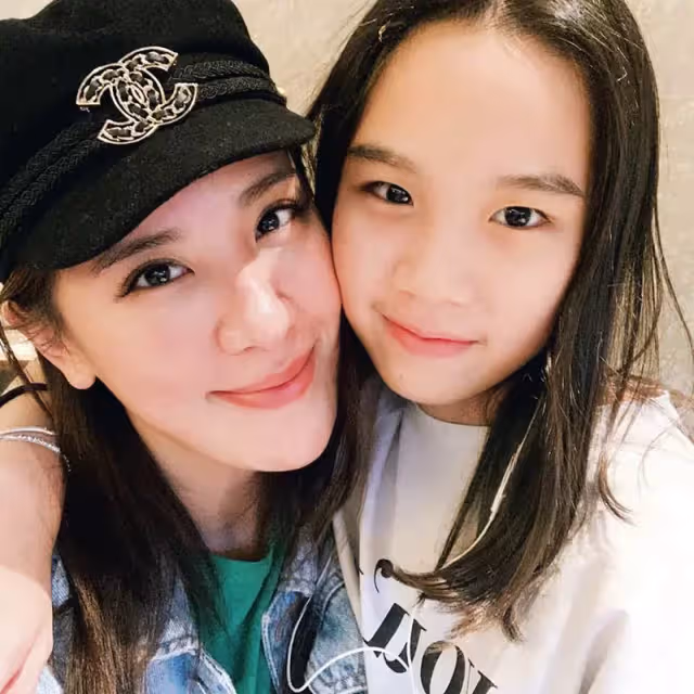 婚內出軌16次!李進良又被目擊「當街摟妹」女兒冷眼站一旁 小禎曾崩潰喊「我沒林鳳嬌偉大」