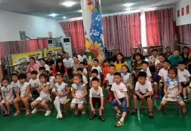 爸爸姓「房」給女兒取名卻受盡委屈:上課舉手老師都不理我 ,老師忙喊冤:不敢點她名