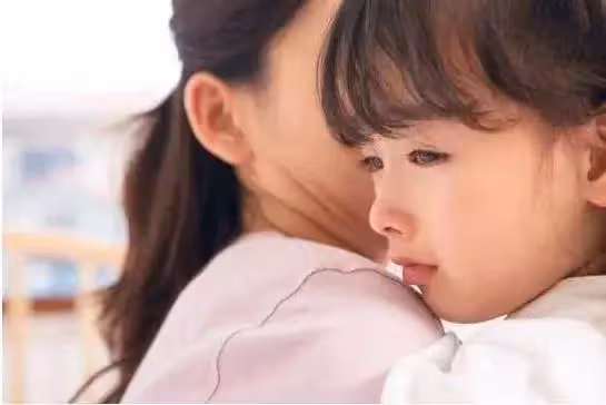 爸爸姓「房」給女兒取名卻受盡委屈:上課舉手老師都不理我 ,老師忙喊冤:不敢點她名