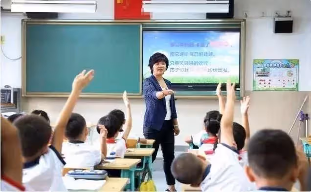 爸爸姓「房」給女兒取名卻受盡委屈:上課舉手老師都不理我 ,老師忙喊冤:不敢點她名