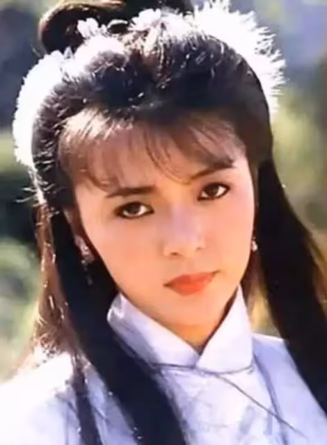 「小龍女」陳玉蓮近況曝光，純素顏略顯老態卻依舊氣質優雅，61歲單身一人，網友：怪不得曾讓劉德華癡迷