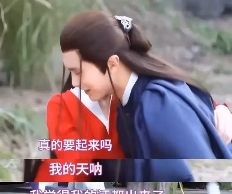 男星上演「花式公主抱」，墊箱子、鋪滑軌，80斤的趙麗穎被嫌重，看了白敬亭：這才是真正的公主抱！