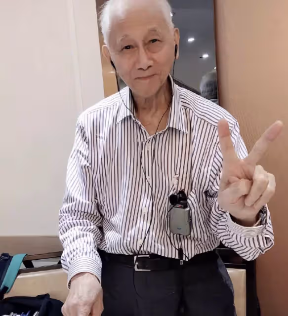 翁虹曬照為95歲父親慶生,曝翁爸曾被確診讓她擔憂,曬出老爸年輕照片讓網友驚讚:原來阿公年輕時也是帥哥一枚