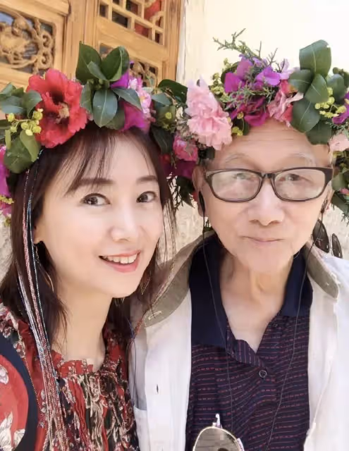 翁虹曬照為95歲父親慶生,曝翁爸曾被確診讓她擔憂,曬出老爸年輕照片讓網友驚讚:原來阿公年輕時也是帥哥一枚
