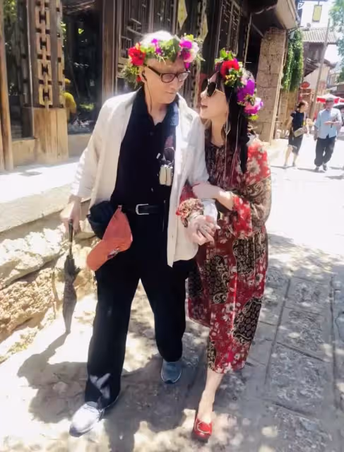 翁虹曬照為95歲父親慶生,曝翁爸曾被確診讓她擔憂,曬出老爸年輕照片讓網友驚讚:原來阿公年輕時也是帥哥一枚