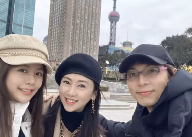 翁虹曬照為95歲父親慶生,曝翁爸曾被確診讓她擔憂,曬出老爸年輕照片讓網友驚讚:原來阿公年輕時也是帥哥一枚