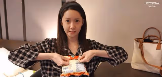 林允兒去劇組拍戲竟然無人認出?助理笑言:是不是因為你素顏啊!