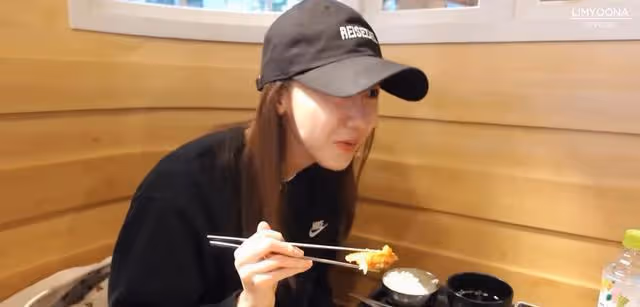 林允兒去劇組拍戲竟然無人認出?助理笑言:是不是因為你素顏啊!