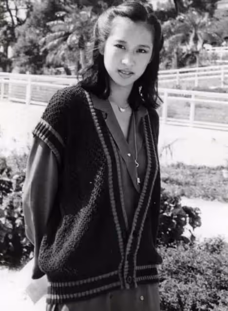 「最美港姐」朱玲玲50歲二嫁百億豪門，今63歲風采依舊，同框冠軍媳婦似姐妹，網嘆：這就是「天生富貴命」