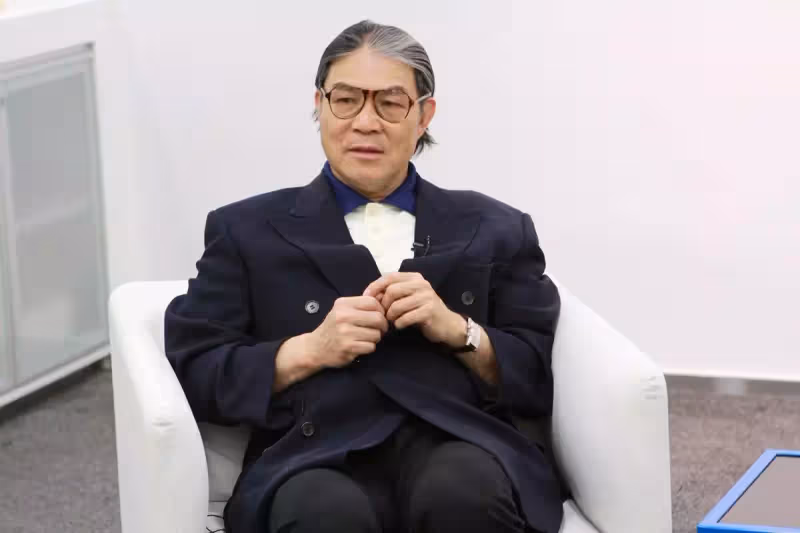 「最美港姐」朱玲玲50歲二嫁百億豪門，今63歲風采依舊，同框冠軍媳婦似姐妹，網嘆：這就是「天生富貴命」