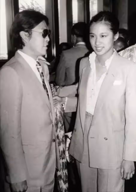 「最美港姐」朱玲玲50歲二嫁百億豪門，今63歲風采依舊，同框冠軍媳婦似姐妹，網嘆：這就是「天生富貴命」