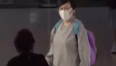 57嵗商天娥近況罕曝光，媒諷「年輕時顯老，老了反而年輕」，她喊話「懶理別人看法」網友：婚姻美滿財富自由，不美也是人生巔峰