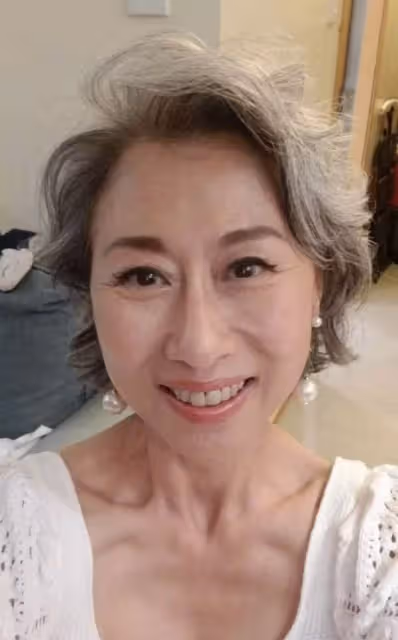 林子祥夫婦罕見露面！兩人身形消瘦變化大，滿頭「白發」卻很般配，葉倩文被贊「優雅老去」很自然
