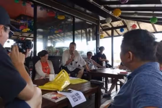 一首《回》紅遍臺灣!蚱蜢王子64歲了,隱退多年「雄厚背景曝光」成美國大富豪,「千萬人景仰」:生活更精彩