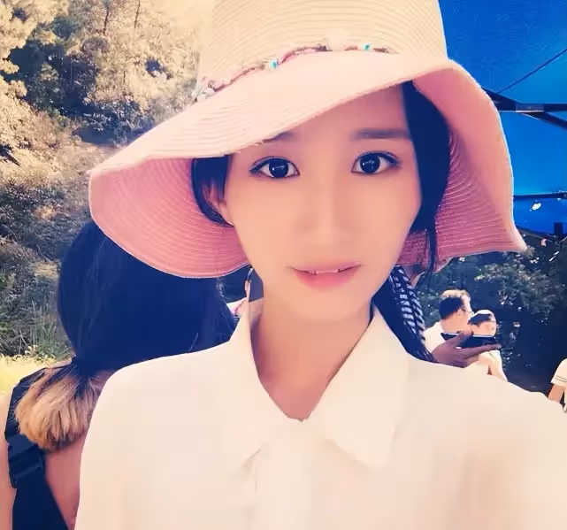 任嘉倫開豪車陪妻子逛街,大火後即宣布結婚,稱不會撩妹會帶孩子