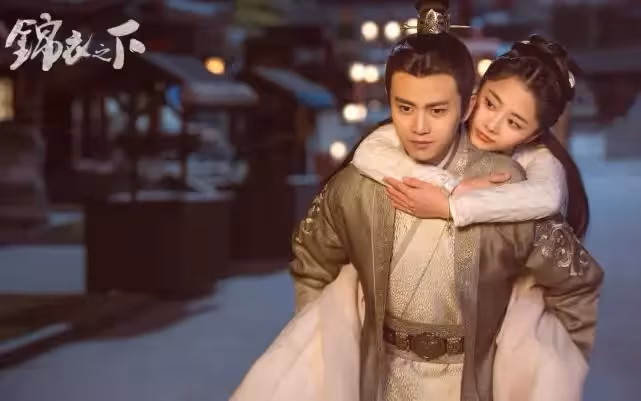 任嘉倫開豪車陪妻子逛街，大火後即宣布結婚，稱不會撩妹會帶孩子