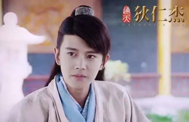 任嘉倫開豪車陪妻子逛街，大火後即宣布結婚，稱不會撩妹會帶孩子