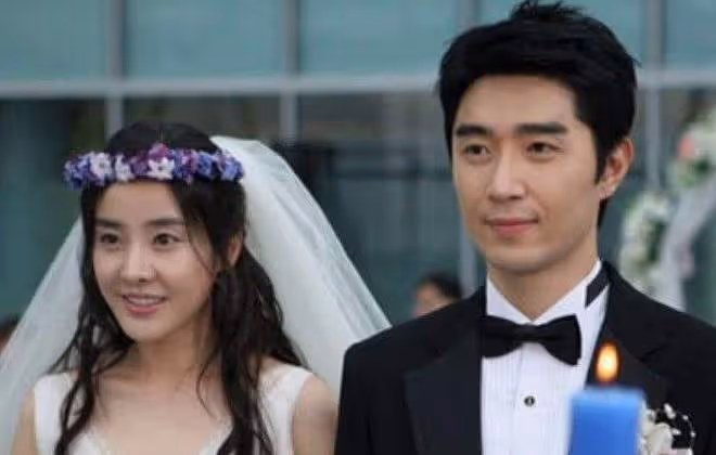她25歲走紅,30歲嫁入豪門,40歲離婚成單親媽媽,如今44歲怎樣了?