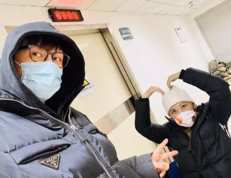 為癌母閃退演藝圈！35歲男星守病床「2個月後媽媽過世」　不捨慟喊「在我懷裡離開了」：下輩子還是母子