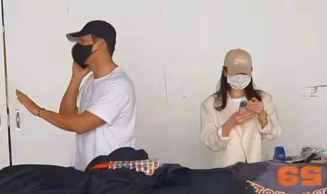 玄彬孫藝珍度蜜月遇風波,在機場被粉絲圍住,長達30分鐘寸步難行
