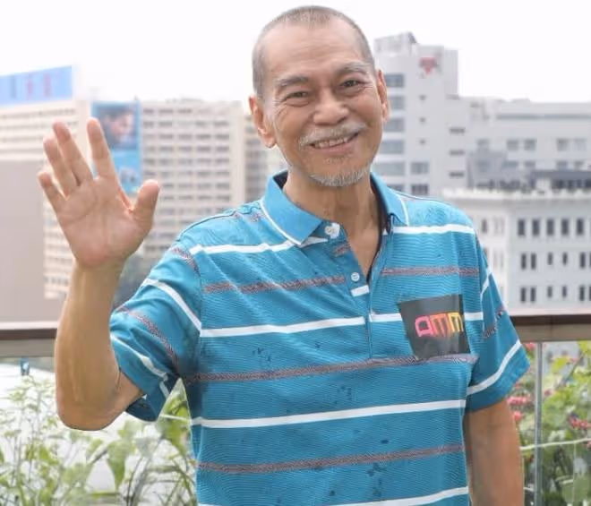 老戲骨陳觀泰近況,與小30歲四婚妻子移居內地,76歲長期吃藥打針